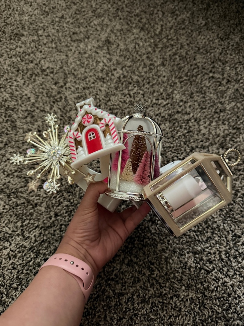 Set of 4 wallflowers - Lantern, Gingerbread house, Snowflake and Christmas trees
